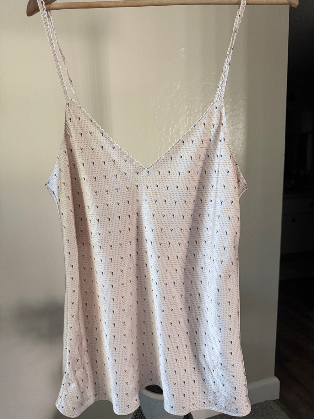 PAIGE Cream Lace-Trim V-Neck Camisole with Tiny 🌷 TulipPrint Size M - Picture 2 of 6